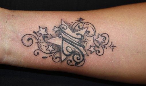 Tattoo Stern Initial Initiale