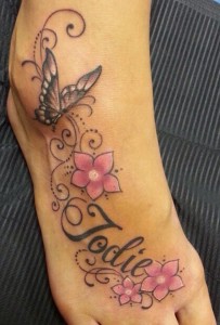 Tattoo Bein Fuss Blumen Name Text Schrift Schriftzug Schmetterling