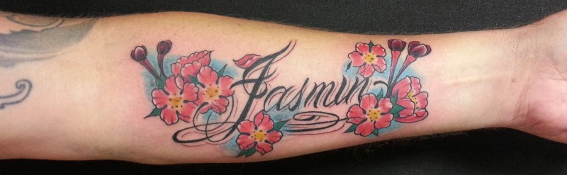 Tattoo Blumen Arm Name Schrift Text Schriftzug