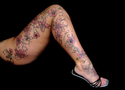 Tattoo Blumen Muster Bein
