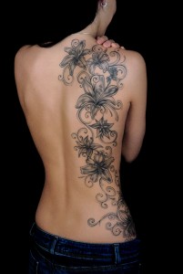 Tattoo Blumen Muster Ruecken