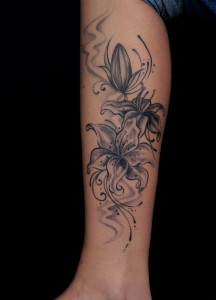 Tattoo Blumen Pflanzen Arm
