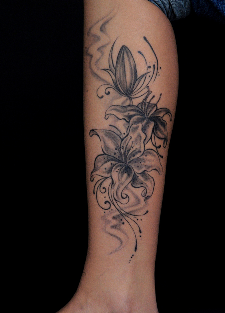 tattoo blumen arm